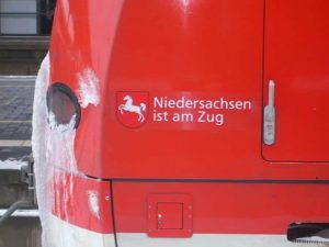 640px-LandeswappenNiedersachsen_ist_am_Zug_S-Bahn_Hannover_20100110-1504