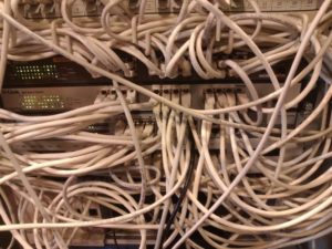 nicolettec - Kabelgewirr Pixabay (CC0 Public Domain)